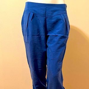 New Guess women pleated front pants - Size M
